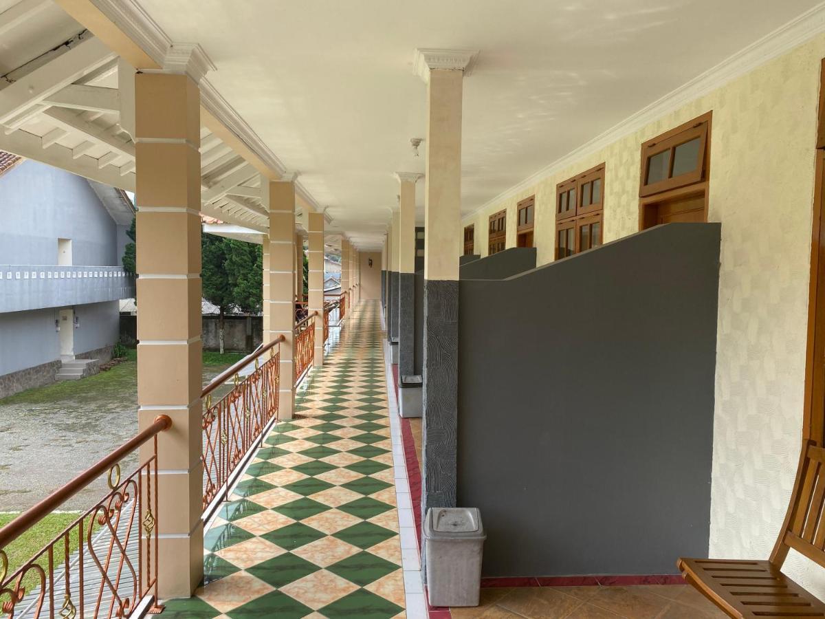 Hotel Puspa Sari Ciater Exterior photo
